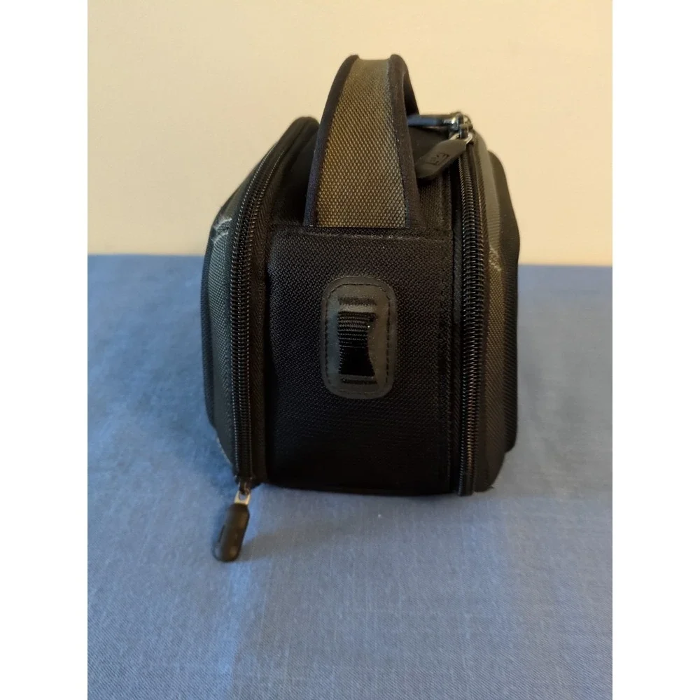 Case Logic 6 in high 7 in wide 5 In Deep Multi Compartment Bag